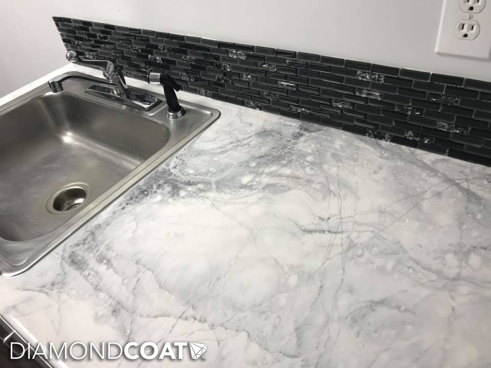 Featured image of post Black And White Epoxy Countertops : I did a lot of research and watched many videos on epoxy floors and countertops, most of them were from installers or distributers wanting you to buy their.